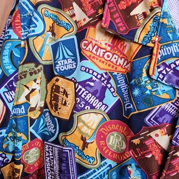 Disney Parks Attractions Button Shirt Size Large - Picture 3 of 4